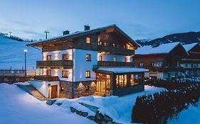 Serviced Luxury Chalet Evi, Ski-In Ski-Out